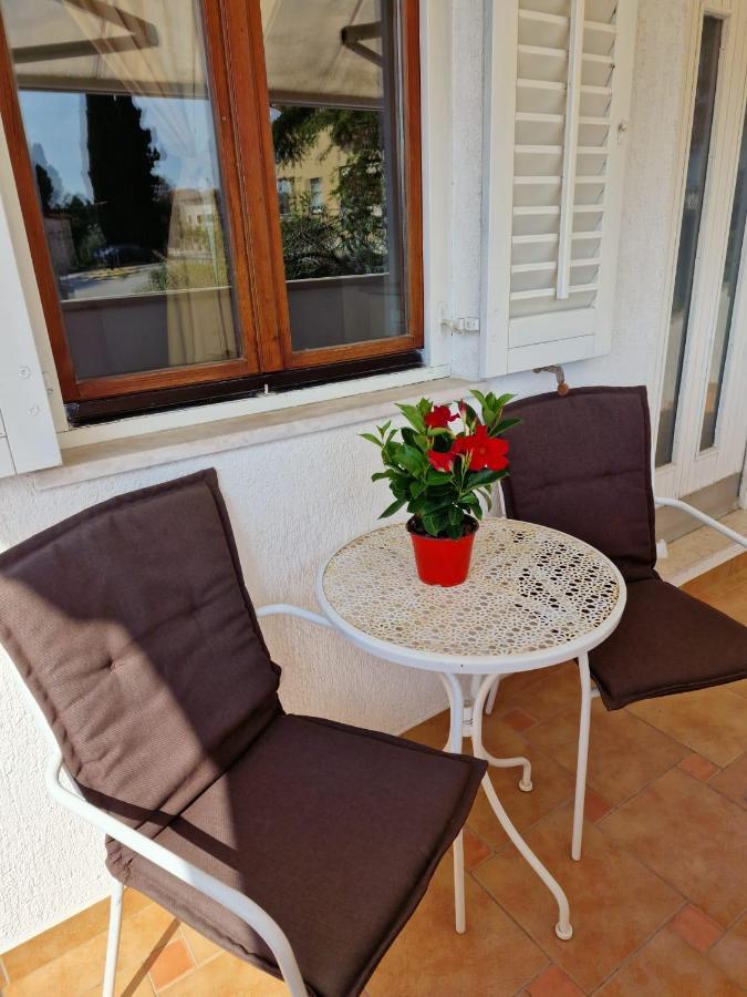 Apartments Poretti For 2,In Center Parking Free In The Yard,6 Min Beach Walk Rovinj Extérieur photo