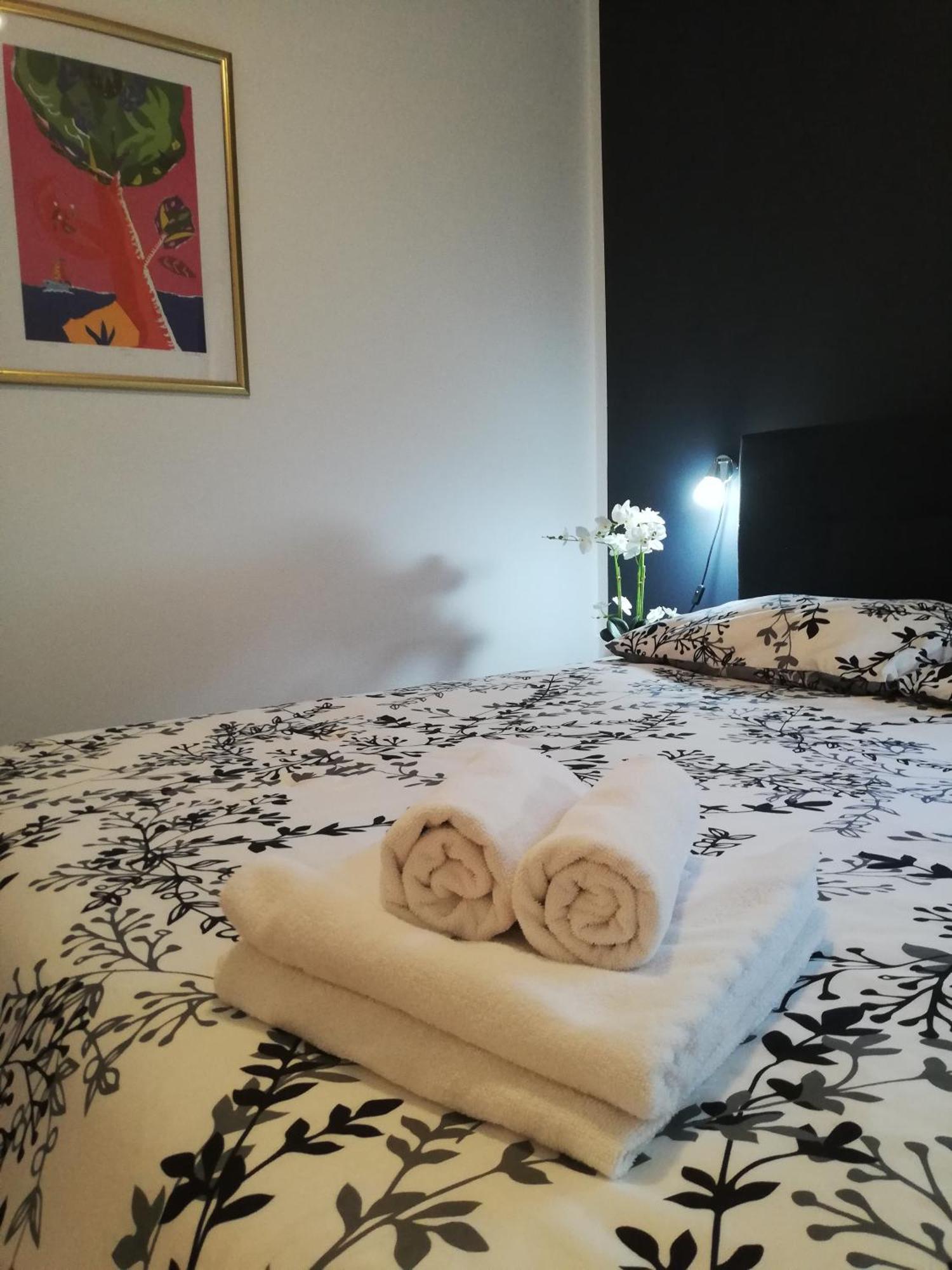 Apartments Poretti For 2,In Center Parking Free In The Yard,6 Min Beach Walk Rovinj Extérieur photo