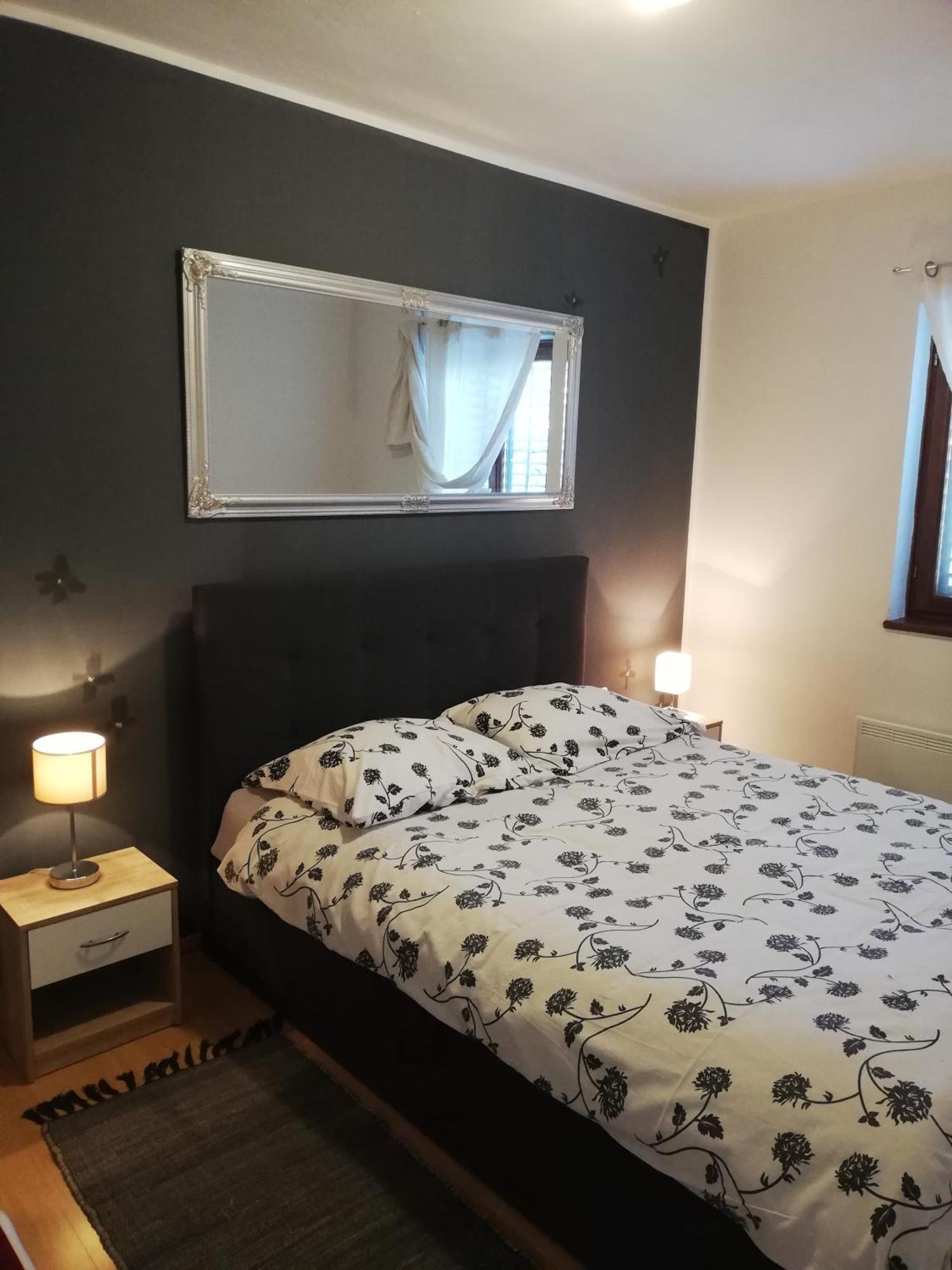 Apartments Poretti For 2,In Center Parking Free In The Yard,6 Min Beach Walk Rovinj Extérieur photo