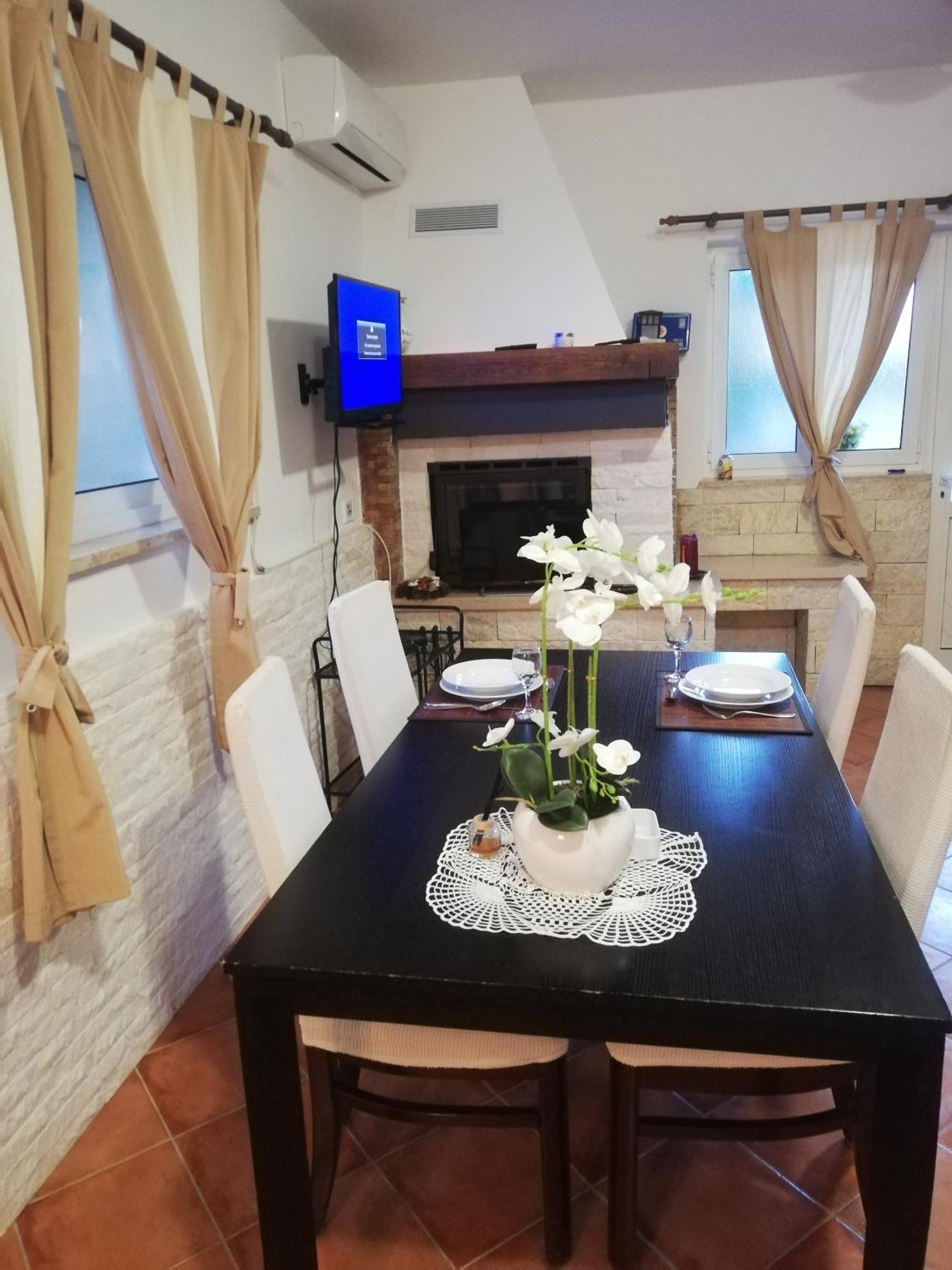 Apartments Poretti For 2,In Center Parking Free In The Yard,6 Min Beach Walk Rovinj Extérieur photo